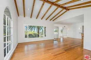 2431 N Gower St in Los Angeles, CA - Building Photo