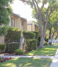 Ashwood Gardens in Fresno, CA - Building Photo - Building Photo