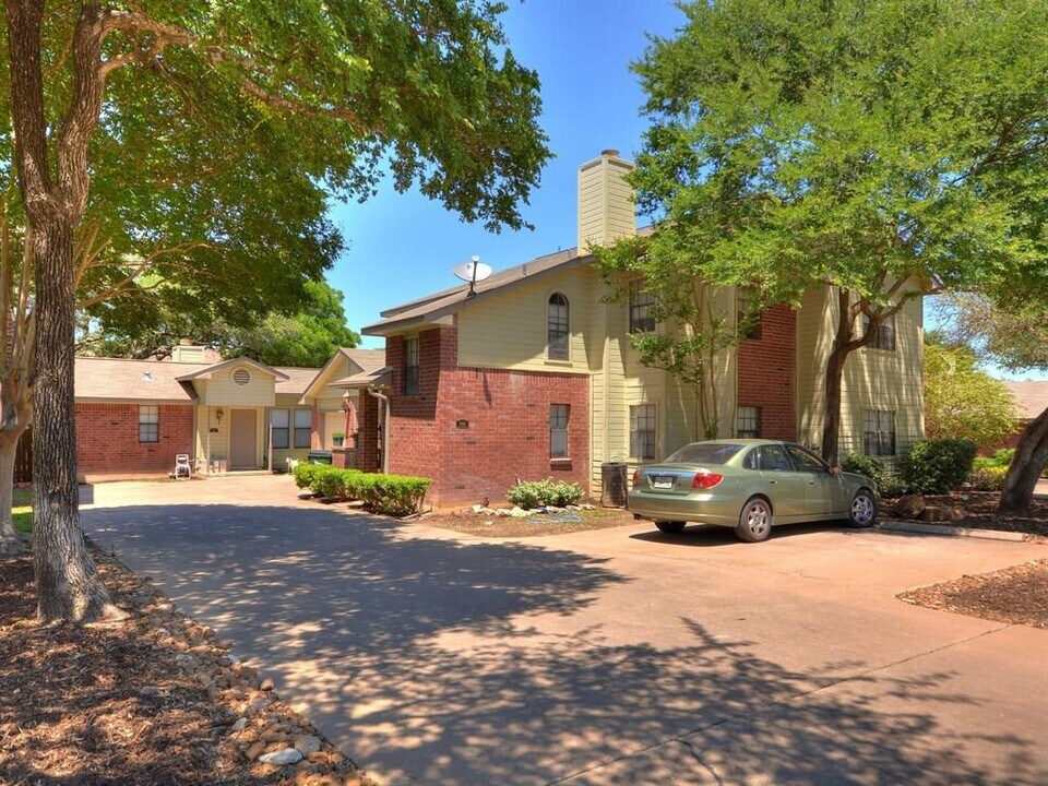 9524 Woodvale Dr in Austin, TX - Building Photo