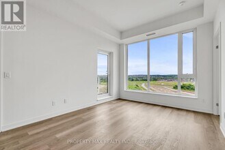 2 David Eyer Rd in Richmond Hill, ON - Building Photo - Building Photo