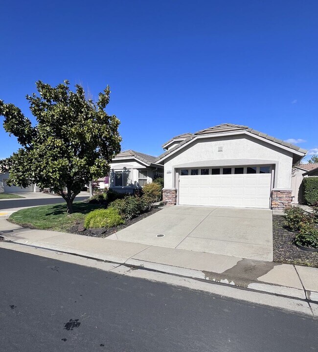 7588 Paiute Point Rd in Roseville, CA - Building Photo