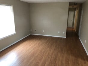 205 NE Blair St in Sheridan, OR - Foto de edificio - Building Photo