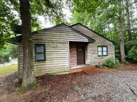 835 Longstreet Rd in Farmville, VA - Building Photo