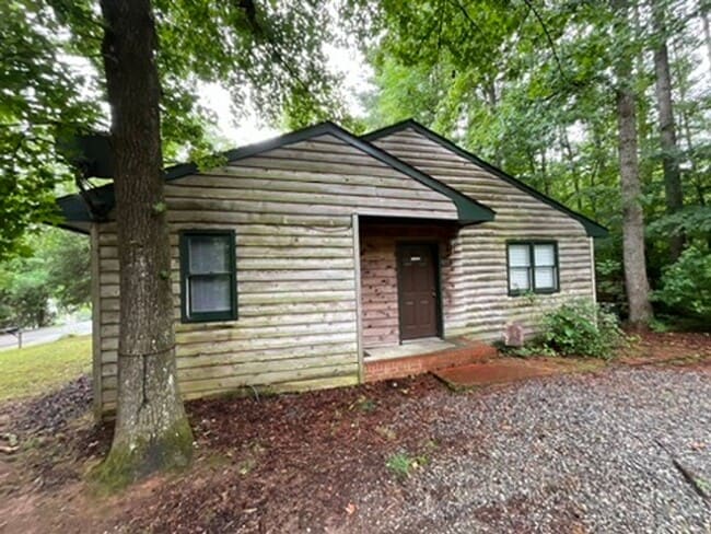 property at 835 Longstreet Rd