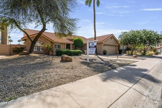 10043 E Dreyfus Ave in Scottsdale, AZ - Building Photo - Building Photo