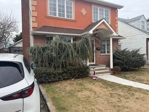 284 Semton Blvd, Unit Main level in Franklin Square, NY - Building Photo - Building Photo