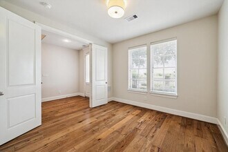 9443 Fannin St in Houston, TX - Building Photo - Building Photo