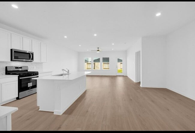 property at 31827 Kellan Grv Ct