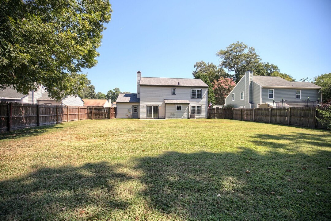 219 Springdale Way in Hampton, VA - Building Photo