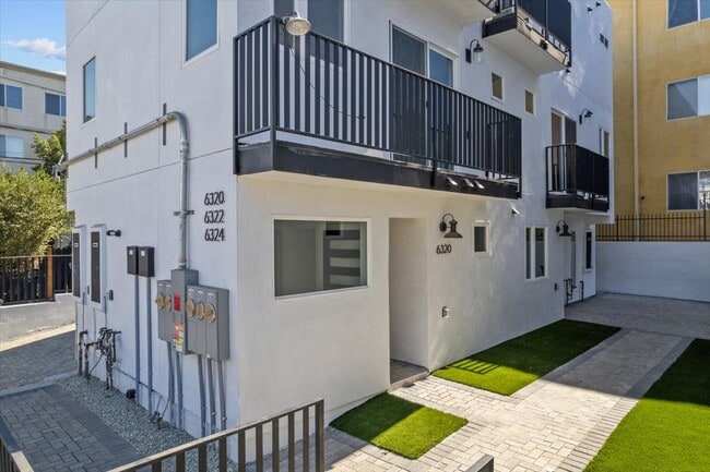 6322 Willoughby Ave, Unit 6322 Willoughby ave in Los Angeles, CA - Foto de edificio - Building Photo