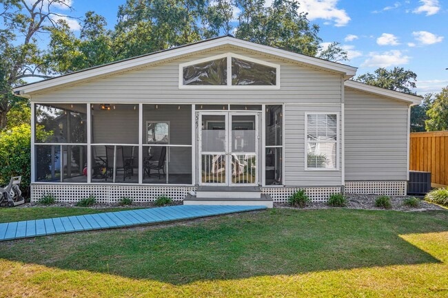 347 Seabreeze Dr in Murrells Inlet, SC - Foto de edificio - Building Photo