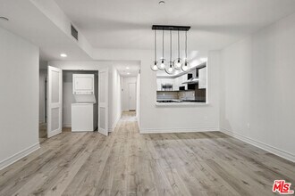 107 Sweetzer Ave in Los Angeles, CA - Building Photo - Building Photo
