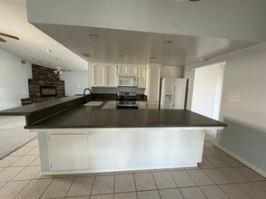 3800 Collier St in Bakersfield, CA - Foto de edificio - Building Photo