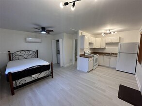 1644 Jackson St in Hollywood, FL - Building Photo - Building Photo