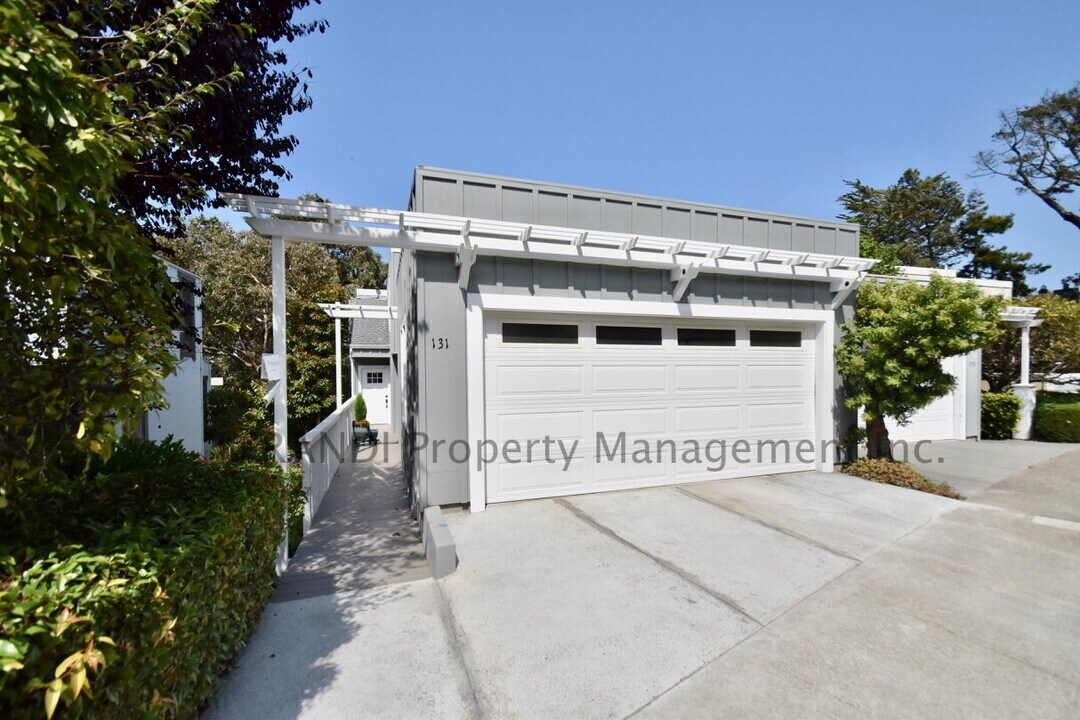 131 Lincoln Dr in Sausalito, CA - Building Photo