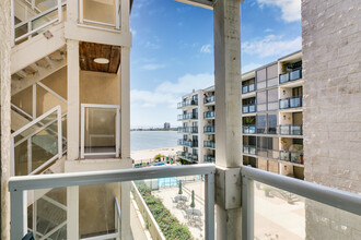 3888 Riviera Dr in San Diego, CA - Building Photo - Building Photo