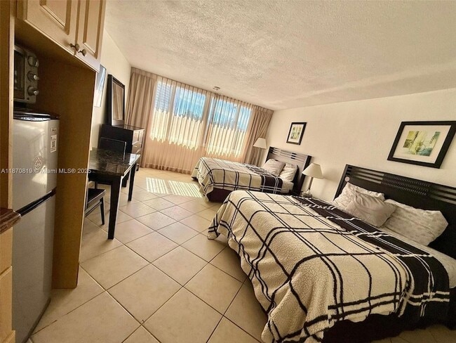 19201 Collins Ave, Unit 241 in Sunny Isles Beach, FL - Building Photo - Building Photo