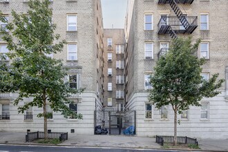 227 Haven Ave in New York, NY - Foto de edificio - Building Photo