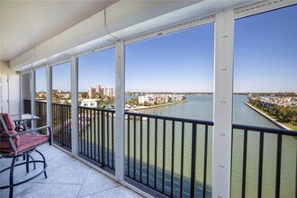 7300 Sun Island Dr S in South Pasadena, FL - Building Photo - Building Photo