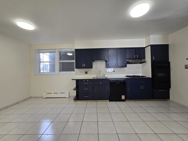 6708 Newkirk Ave in North Bergen, NJ - Building Photo - Building Photo