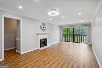 23214 Plantation Dr NE in Atlanta, GA - Building Photo - Building Photo