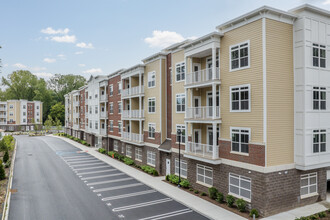 Soldier Hill Commons in Paramus, NJ - Foto de edificio - Building Photo