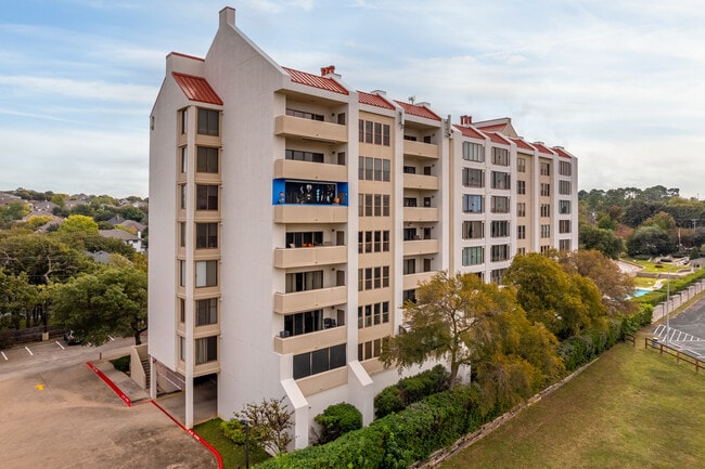 2103 Reflection Bay Dr in Arlington, TX - Foto de edificio - Building Photo