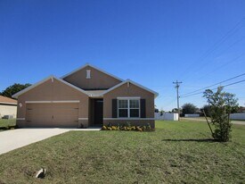 913 SW 10th Pl in Cape Coral, FL - Building Photo