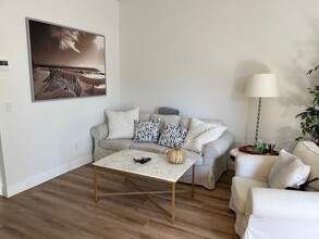 2041 Tustin Ave in Costa Mesa, CA - Building Photo - Building Photo