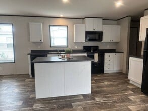 14876 Washington Rd in West Burlington, IA - Building Photo - Building Photo