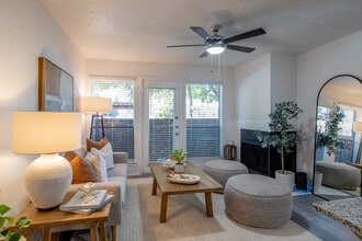 Henry Heights in Austin, TX - Foto de edificio - Interior Photo