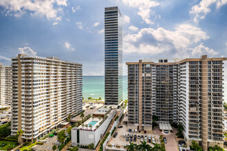 2000 S Ocean Blvd in Hallandale Beach, FL - Building Photo - Building Photo