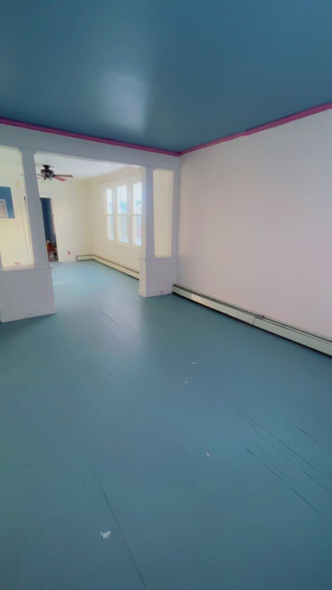 157 Locust St, Unit 1 in Buffalo, NY - Foto de edificio - Building Photo