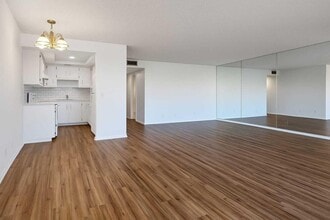 227 Castlewood Dr in North Palm Beach, FL - Building Photo - Building Photo