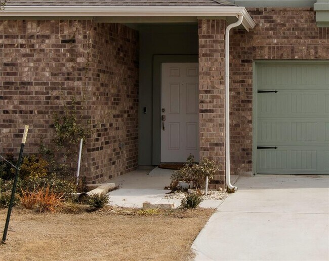 1404 Aquilla Dr in Leander, TX - Building Photo - Building Photo