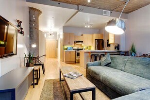 453 Rue Sainte-Catherine O in Montréal, QC - Building Photo