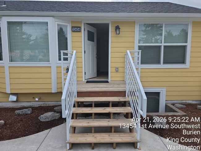 13454 1st Ave SW in Burien, WA - Building Photo - Building Photo