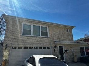 217 E Valley Ln, Unit 2nd Floor in Arlington Heights, IL - Building Photo - Building Photo