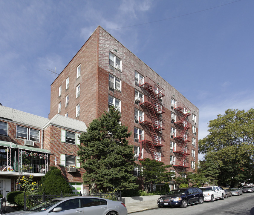 Executive Towers II in Elmhurst, NY - Building Photo