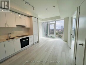 5 Quarrington Ln in Toronto, ON - Building Photo - Building Photo