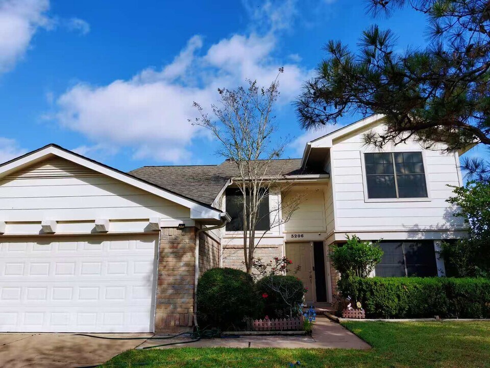 3206 Sturbridge Ln in Sugar Land, TX - Building Photo
