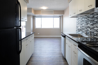 Wellshire Apartments in Denver, CO - Building Photo - Interior Photo