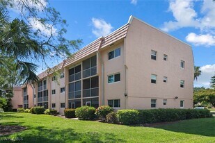 400 Forest Lakes Blvd in Naples, FL - Building Photo