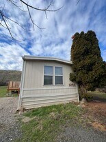 1251 Tutuilla Rd in Pendleton, OR - Building Photo