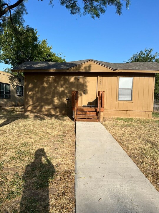 890 Hickory St in Abilene, TX - Foto de edificio