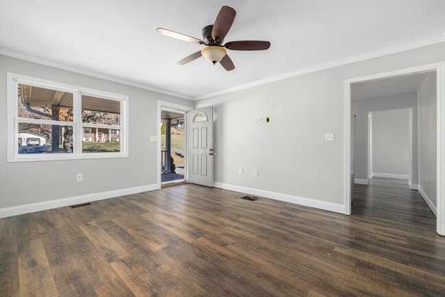 124 Zeb Grindstaff Rd in Elizabethton, TN - Building Photo - Building Photo