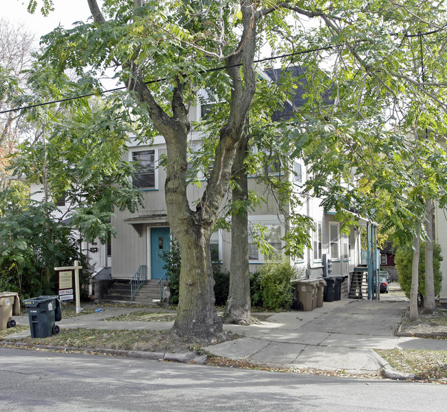 1049 E Johnson St in Madison, WI - Foto de edificio - Building Photo