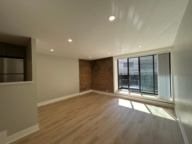 1214 N La Salle Dr, Unit H2 in Chicago, IL - Foto de edificio - Building Photo