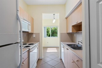 7085 Nova Dr, Unit 330 in Davie, FL - Building Photo - Building Photo