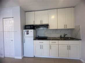 3465 NW 5th St in Miami, FL - Building Photo - Building Photo